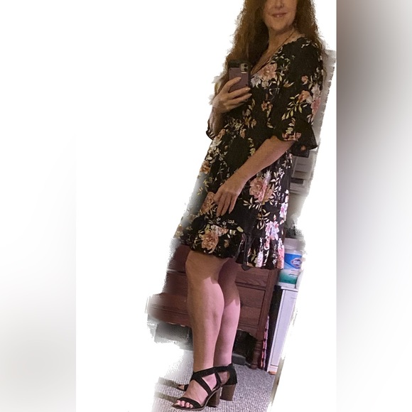 Boohoo brand - pretty black floral dress - Picture 8 of 8